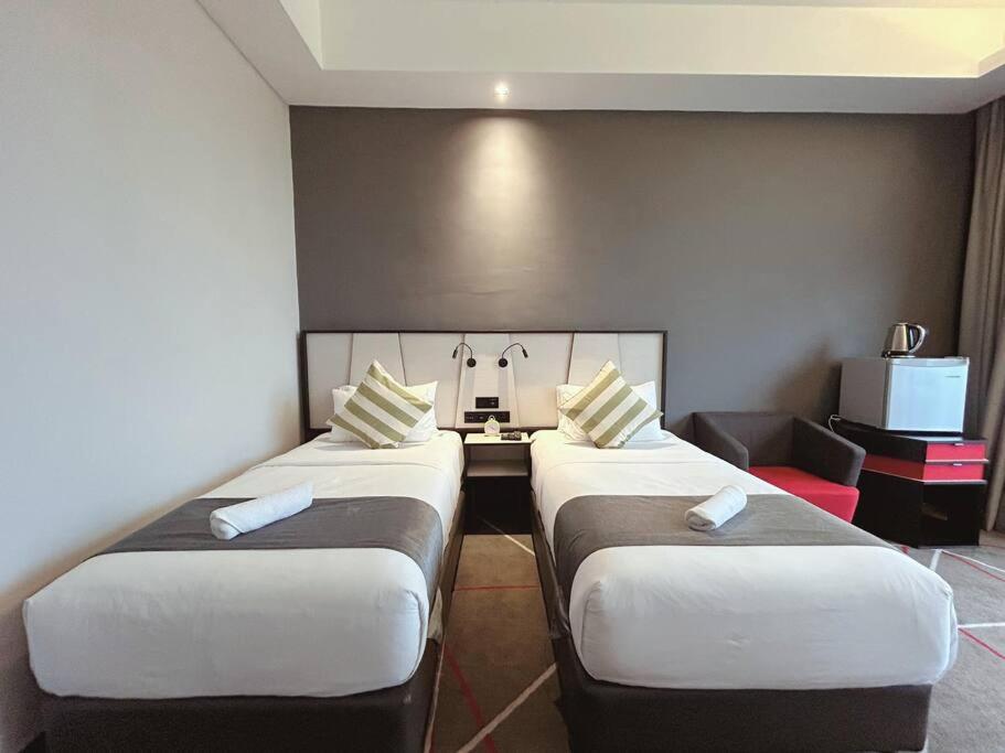 M101 Klcc Kl City King Suites By Livin Kuala Lumpur Exterior photo
